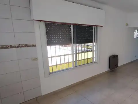 Depto Tipo Casa en Alquiler de 1 dormitorio