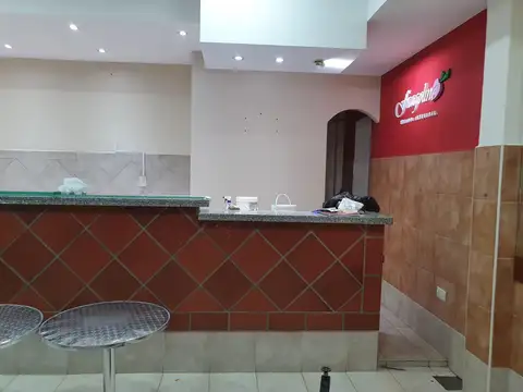 Local en Alquiler en Villa Luzuriaga, $ 750.000