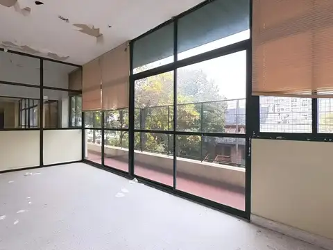 Importante espacio con 6 salones/aulas, muy luminoso - Villa Pueyrredón