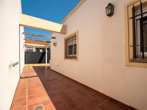 Casa en Venta con 3 cocheras