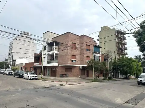Departamento en Venta de 2 dormitorios. Balcón al frente. Centro Campana