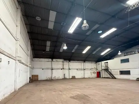 ALQUILA - GALPON 700 M2 - BARRIO SAN VICENTE