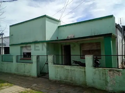 Casa de 2 Dormitorios en Venta en El Dique-Ensenada