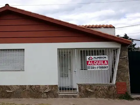Alquiler | Casa | 2 Dormitorios | Cochera | Capitán Bermúdez | Barrio Centro