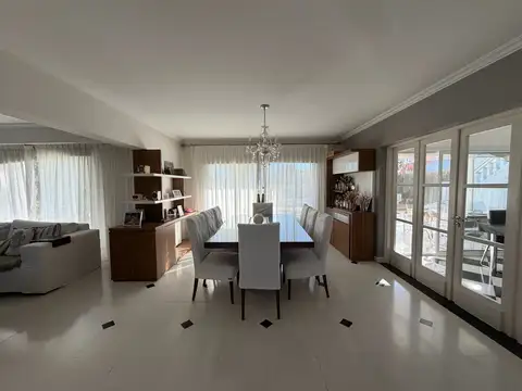 Casa en Miraflores (Funes Hills)