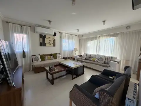 Casa 7 ambientes con 3 baños