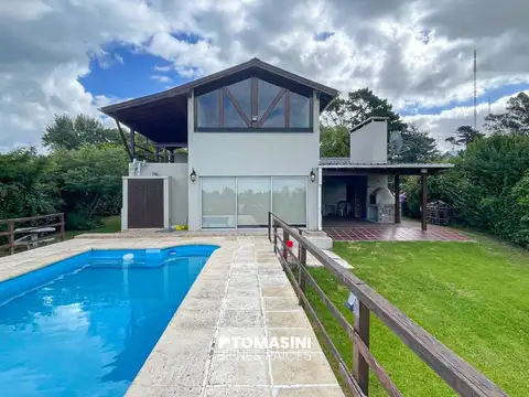 ALQUILER TEMPORADA - CHALET DE 3 AMB. CON PARQUE Y PISCINA