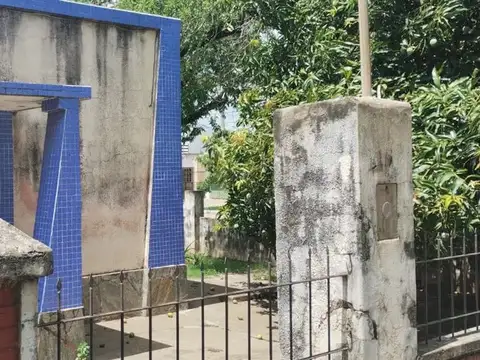 Casa 9 ambientes con 2 baños