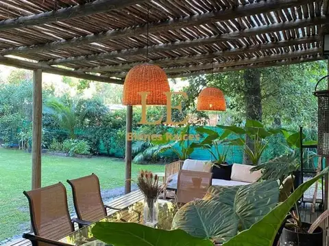 Casa 4 ambientes con 2 baños