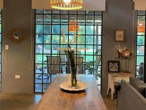 Casa en Venta con 2 cocheras