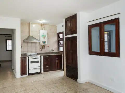 Casa 5 ambientes con 1 baño
