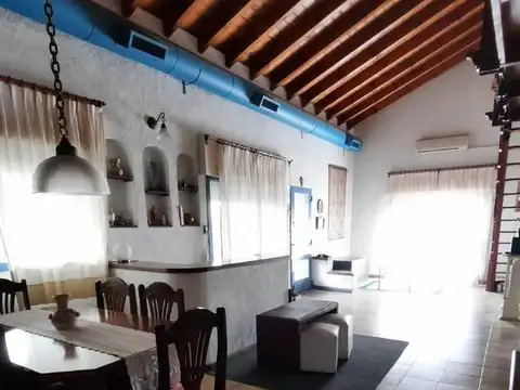 Casa 3 dormitorios y amplio parque en Country el Casco