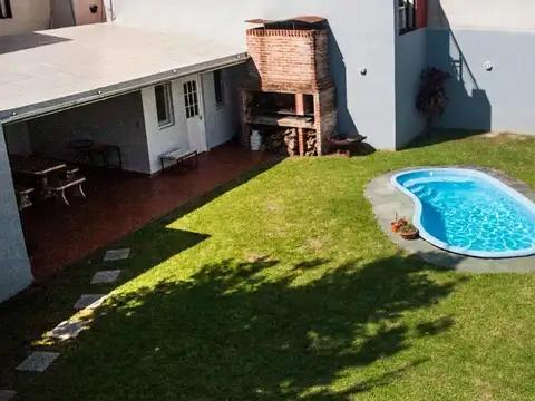 Casa en una plata c/ gran jardín venta en Saavedra