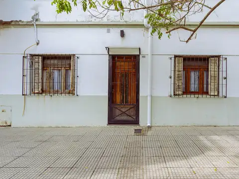 Venta Casa 5 ambientes al frente Orientacion Norte en Velez Sarsfield