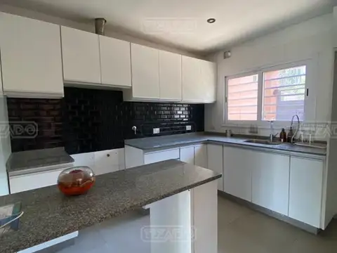 Casa en Venta con 3 cocheras