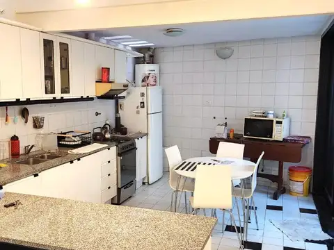 Casa 5 ambientes con 2 baños