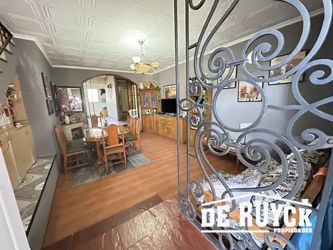 Chalet en Barrio Parque Calchaquí, lote  de 459m2