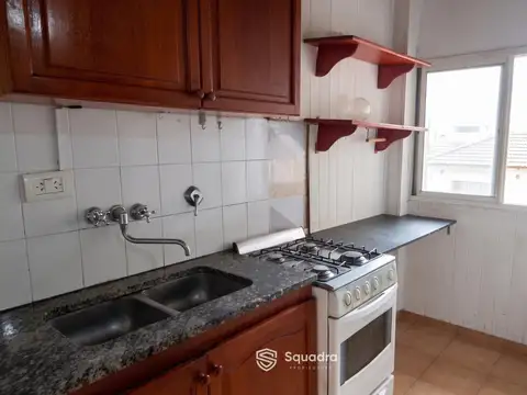 ALQUILER- Departamento en segundo piso por escalera de 1 dormitorio - Barrio Martin, Rosario.