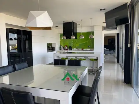 Casa en Venta en La Rufina, USD 1.590.000