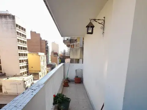27 De Abril 206 , Piso 8