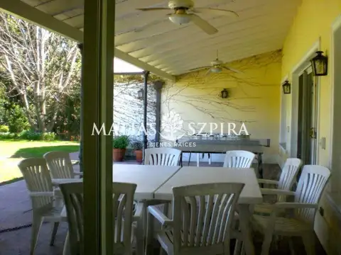 Casa en Alquiler con 4 cocheras