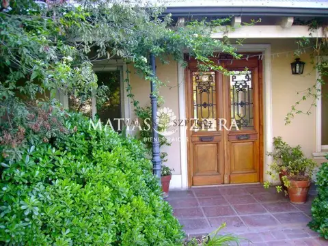 Casa 6 ambientes con 5 baños
