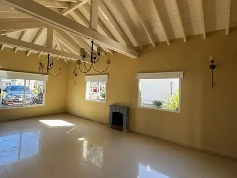 Casa en Alquiler en Club De Campo Las Perdices, USD 1.050