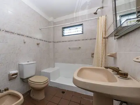 VENTA CASA 4 AMB. BERTAZATEGUI PATIO-PARRILLA