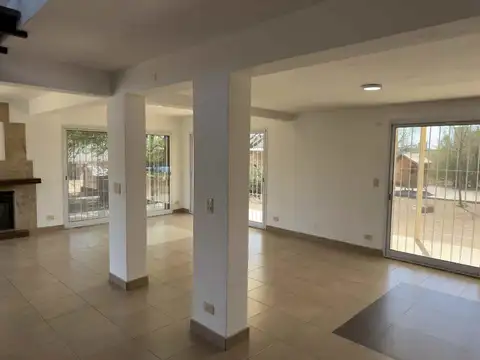 Casa en Venta con 2 cocheras