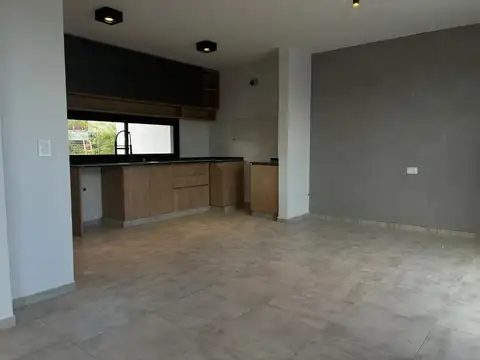 Casa 4 ambientes con 1 baño