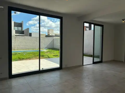 VENTA CASA 3 DORMITORIOS DOCTA C/PILETA