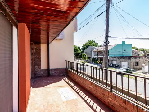 Depto Tipo Casa en Alquiler de 4 ambientes