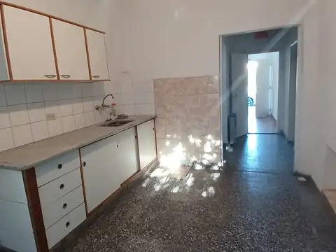 SAN JUSTO ALQUILER CASA 3 AMB. AL FRENTE