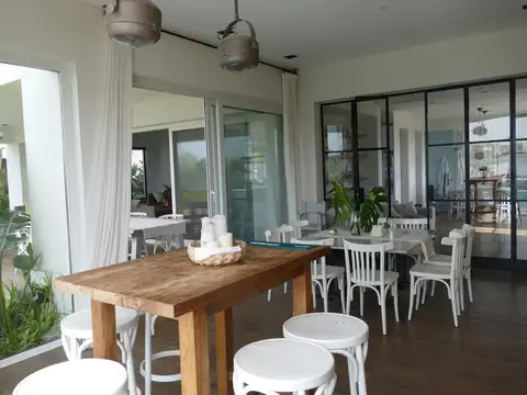 Casa 6 ambientes con 4 baños