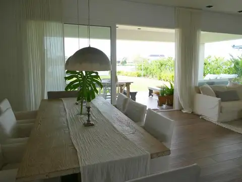 Las Lagunas al 300