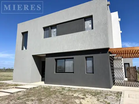 Casa en venta sobre lote interno Barrio Nativas Puertos, Escobar