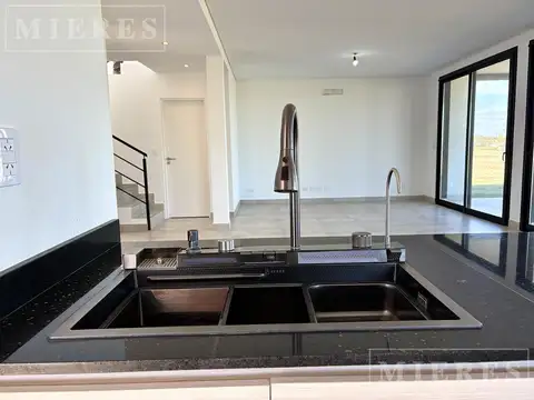 Casa en Venta al Oeste