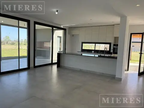 Casa en venta sobre lote interno Barrio Nativas Puertos, Escobar