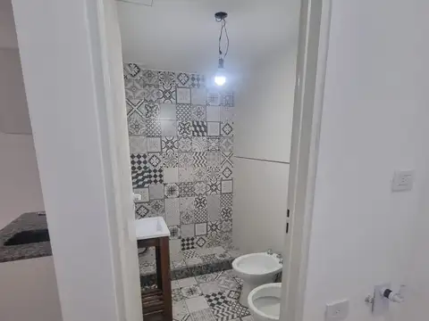 MONOAMBIENTE EN PLANTA BAJA, DTO D, CON PATIO, 42M2, BANFIELD.