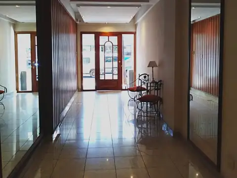 AMPLIO DEPARTAMENTO 3 AMB. CON DEPENDENCIA - CONTRAFRENTE - BALCON