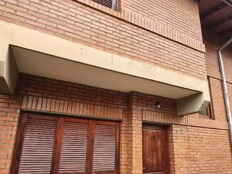 HERMOSO DÚPLEX 2 DORM C/ COCHERA A PASOS DEL CENTRO