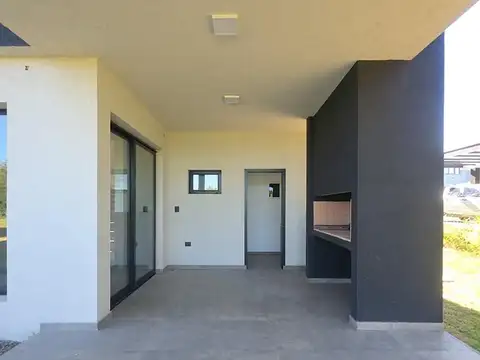 Casa 4 ambientes con 3 baños