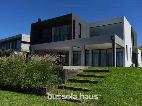 Casa venta al agua Acacias Puertos Escobar