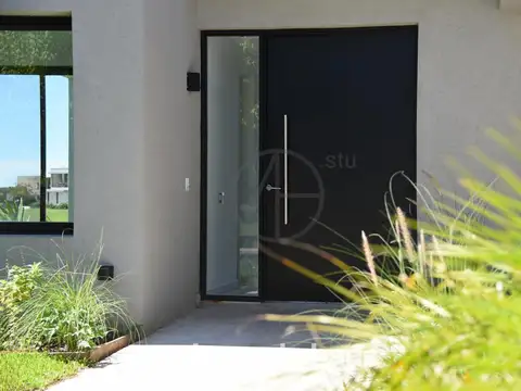 Casa 6 ambientes con 4 baños