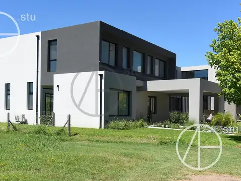 Casa en Venta en Puertos - Acacias, USD 640.000