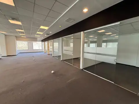 Oficina planta libre, edificio de categoría. 465mts.