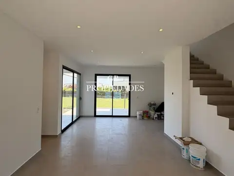 Casa 5 ambientes con 3 baños