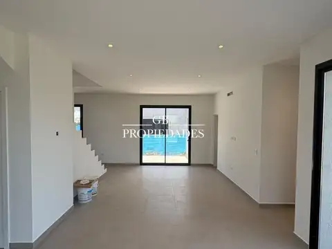 Casa en Venta con 4 cocheras