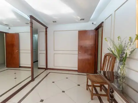 Departamento 8 ambientes con 3 baños