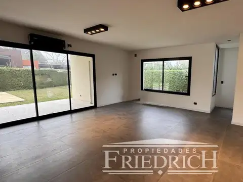 Casa 4 ambientes con 4 baños
